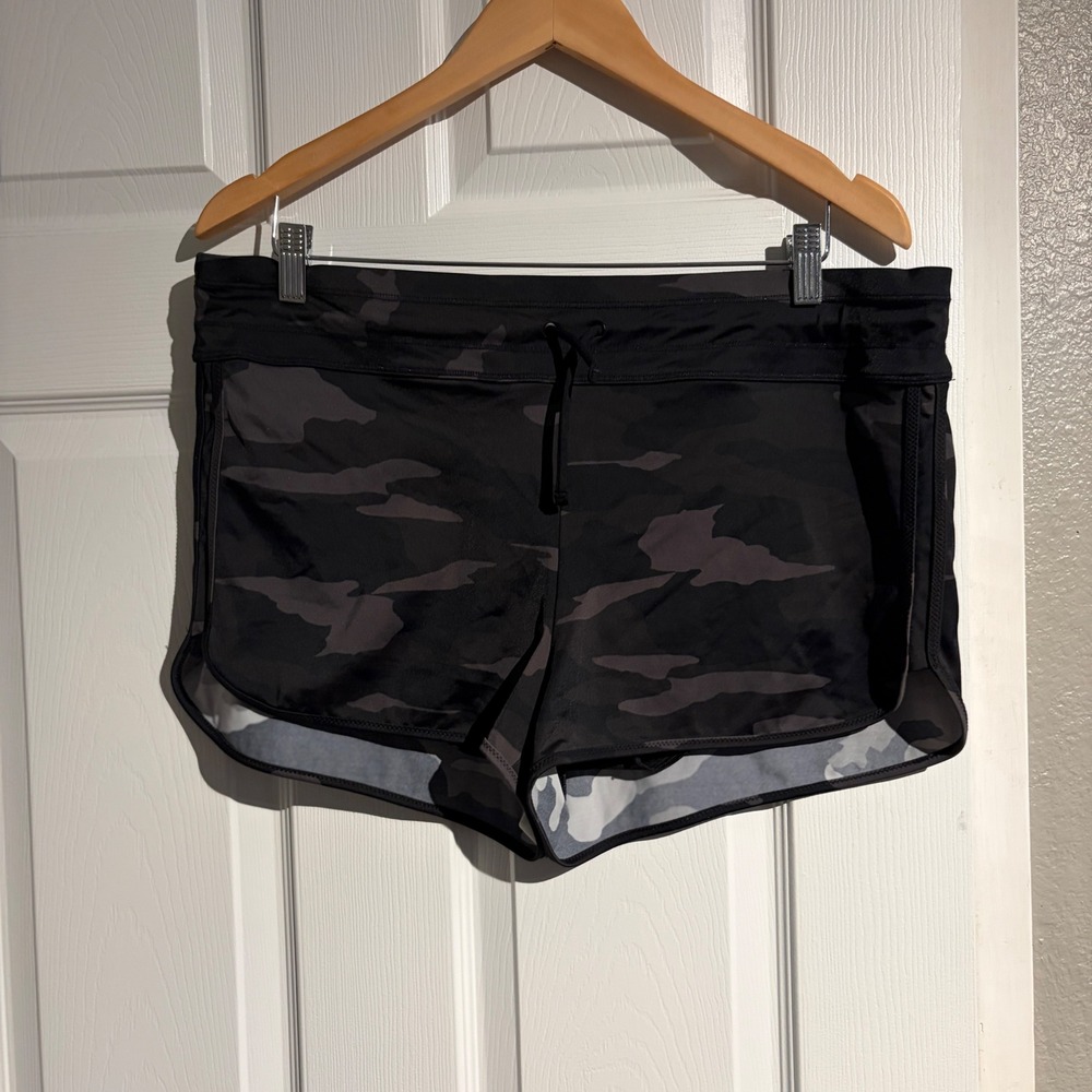 Athleta Womens Camo Board Shorts Swim Bottoms Black Charcoal Grey Large